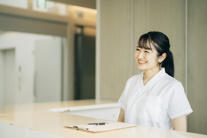 クリニックの受付スタッフ