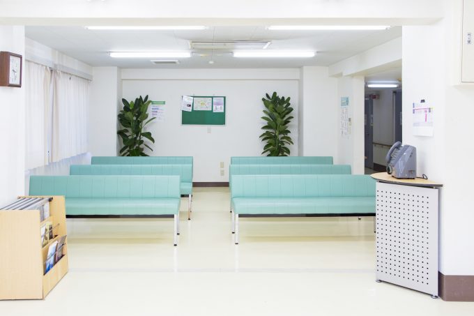 消化器内科クリニックの待合室