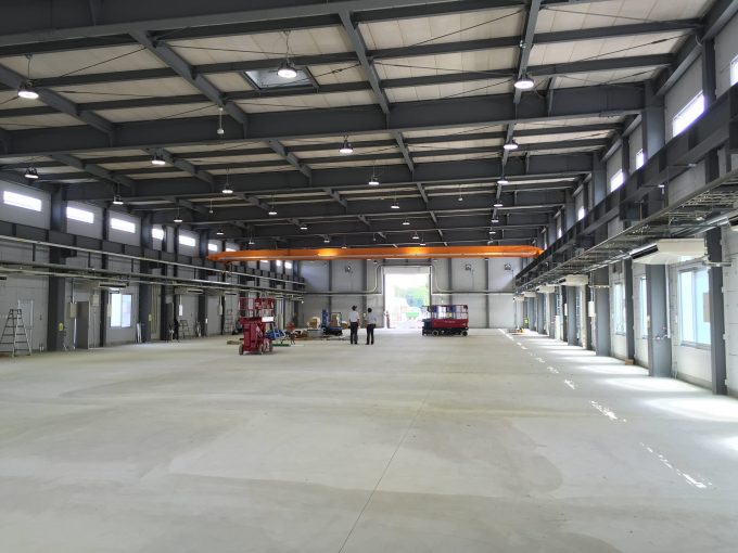 工場の床材選びの重要性