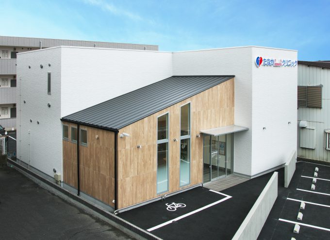 内科クリニックのエントランス