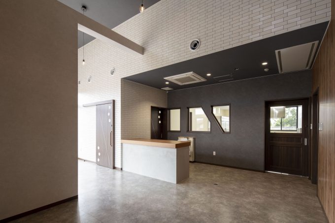 建築基準法に則った店舗併用住宅の店内