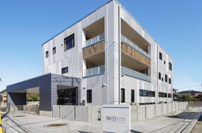 郊外の広い土地で開業したデンタルクリニック