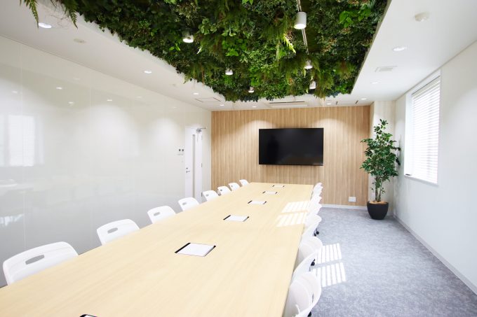 誰もが利用しやすいオフィスレイアウトで環境を整えましょう