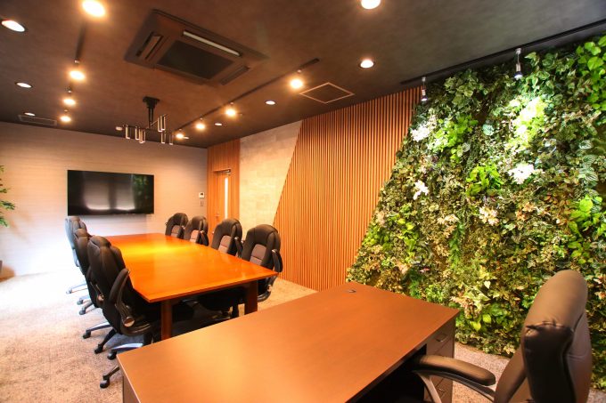オフィス緑化の成功事例 会議室