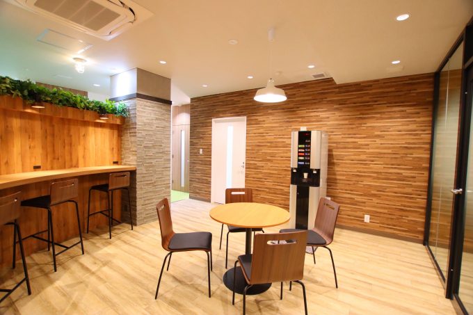 オフィスビルリノベーション事例 リフレッシュスペース