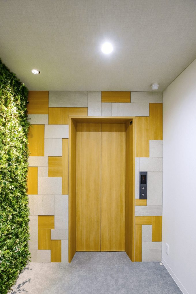 オフィスビルのエレベーターリノベーション事例