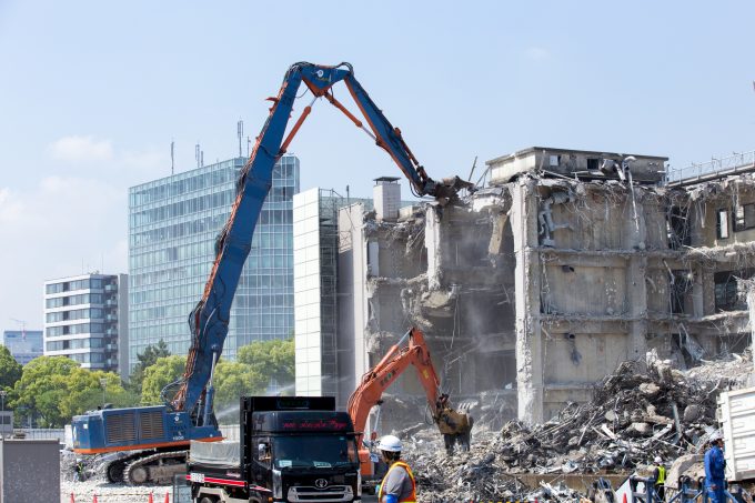 ビルの建て替えに伴う解体作業