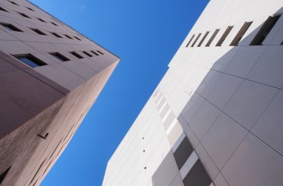 延焼ラインの範囲にあるビルの窓