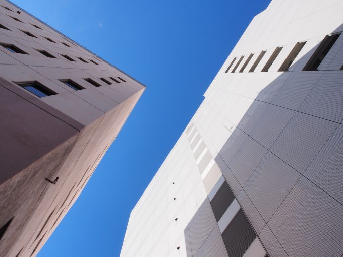 延焼ラインの範囲にあるビルの窓