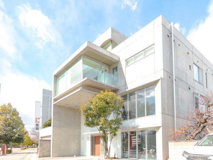 テナント料が高い医療モールの外観