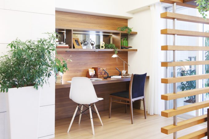 事務所併用住宅のデスク