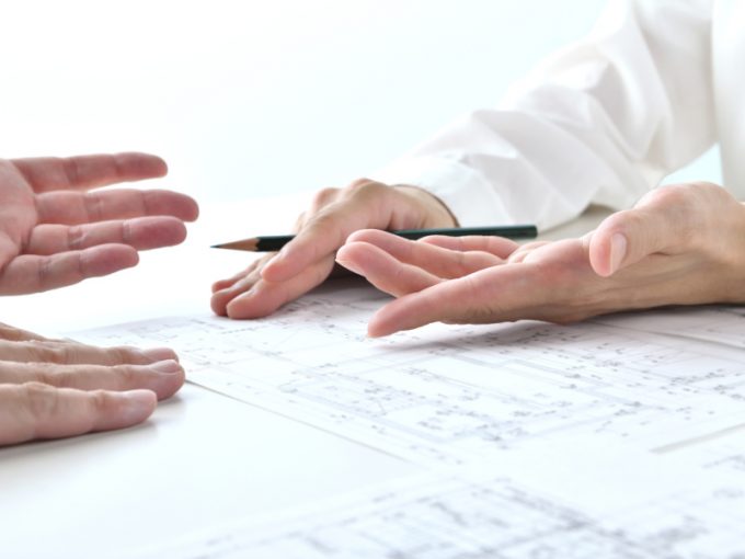 設計事務所にはどこまで相談できる？業務範囲と無料・有料の違い、料金目安を解説