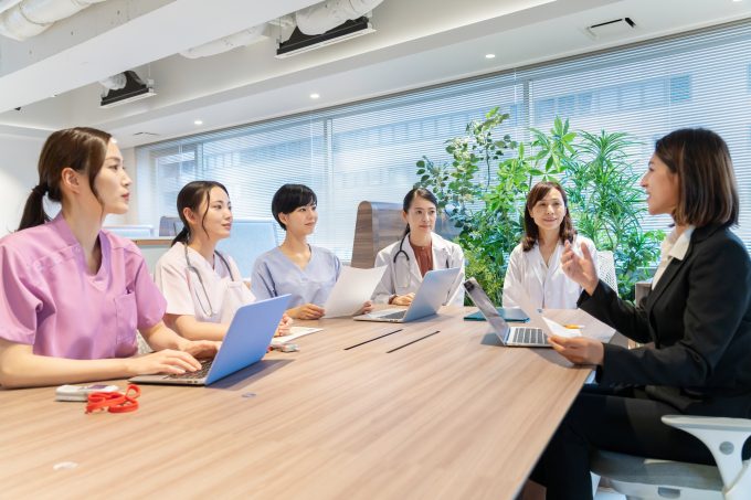 法人化したクリニックの打ち合わせ