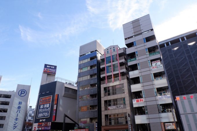 駅前の商業ビル