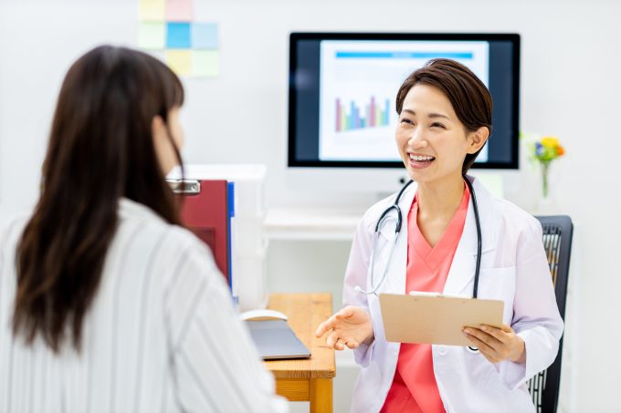 丁寧な説明で口コミ対策するクリニックの医師