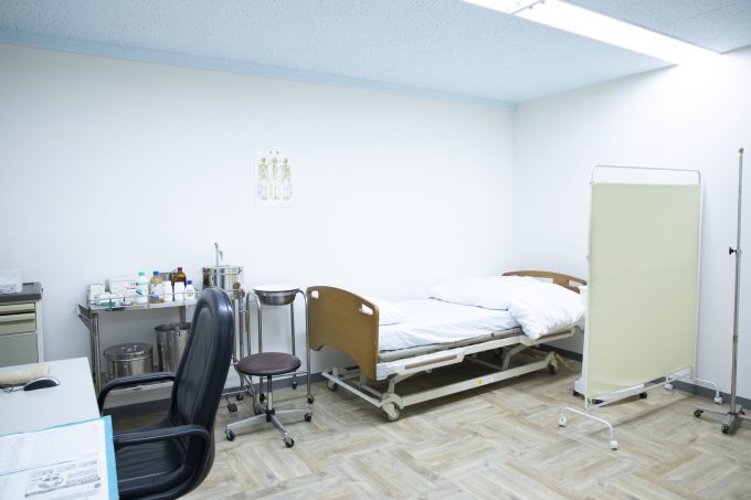 消化器内科クリニックの診察室