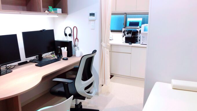 クリニックビルの診察室